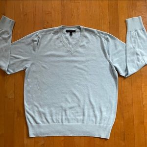 Banana Republic Men's Medium Light Blue V-Neck Sweater